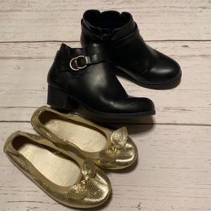 BUNDLE OF 2 GIRLS SHOES SIZE 1 COLOR BLACK AND GOLD